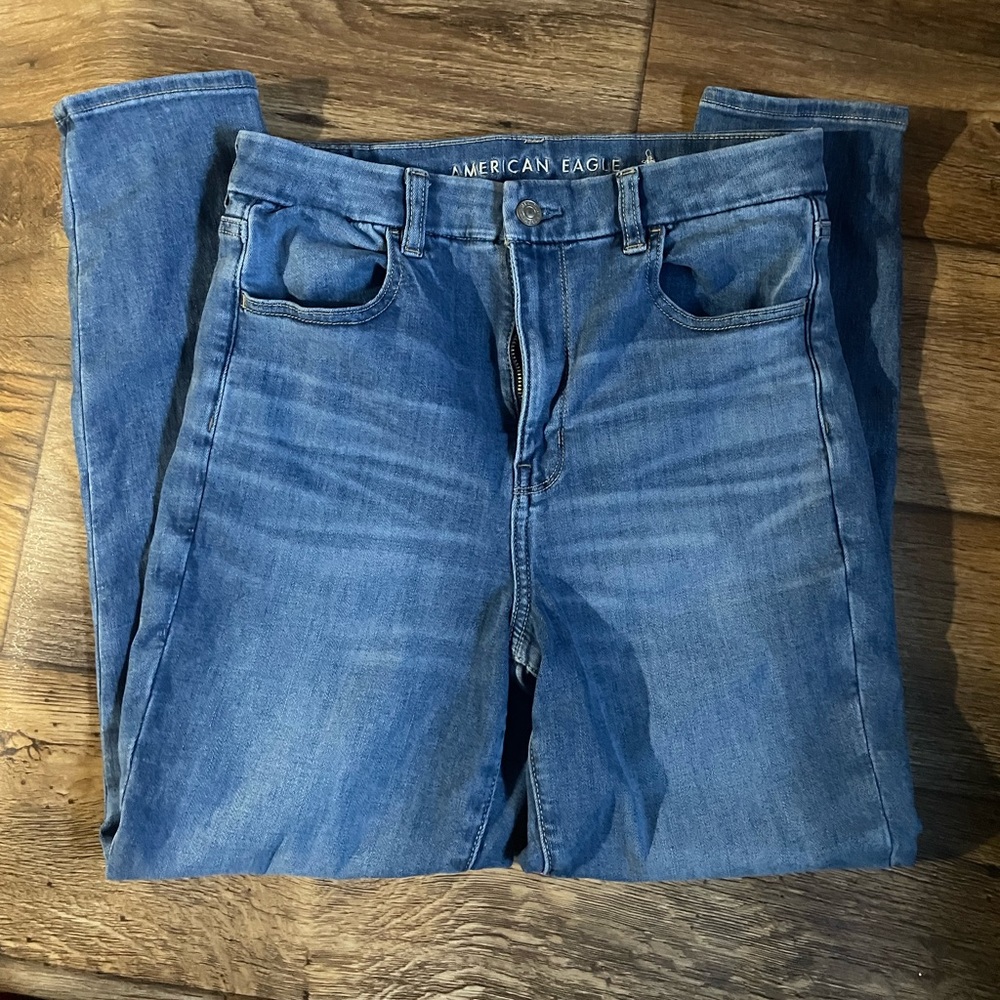 American Eagle Ne(x)t level stretch. Curvy Super hi-rise jogging crop
